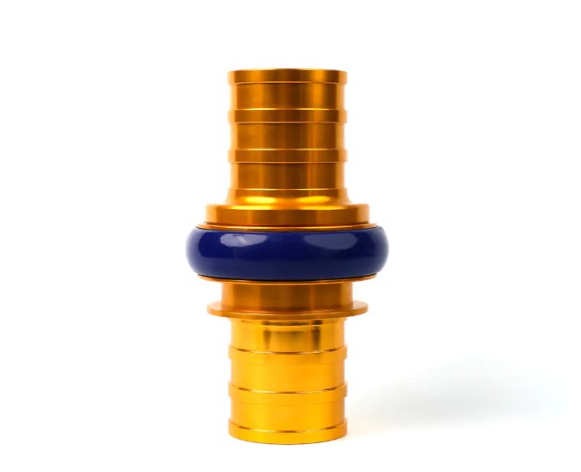 Come dovrebbe essere collegato l'accoppiamento del tubo antincendio?